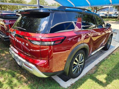 2022 Nissan Pathfinder Platinum