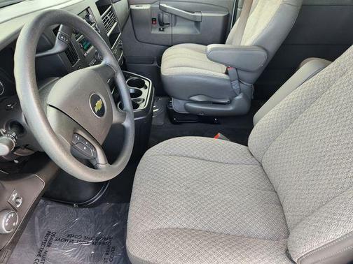 Summit White 2025 Chevrolet Express 3500 LT