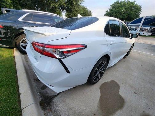 Super White 2020 Toyota Camry Hybrid SE