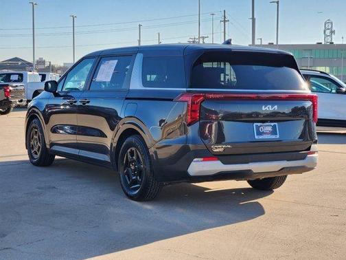 2025 Kia Carnival LXS
