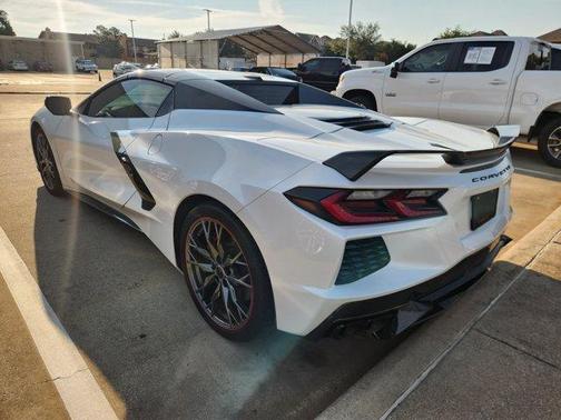 White Pearl Metallic 2023 Chevrolet Corvette Stingray w/3LT