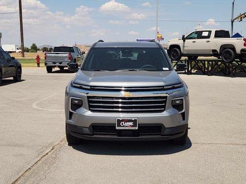 Sterling Gray Metallic 2027 Chevrolet Traverse LT