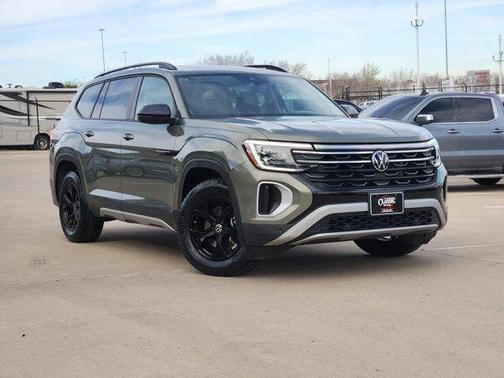 2024 Volkswagen Atlas 2.0T Peak Edition SEL