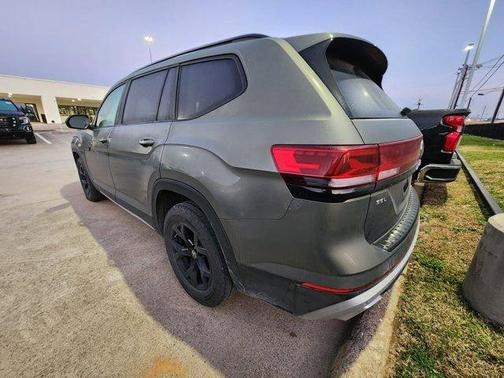 2024 Volkswagen Atlas 2.0T Peak Edition SEL