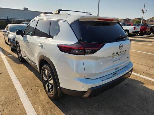Everest White P 2024 Nissan Rogue SL