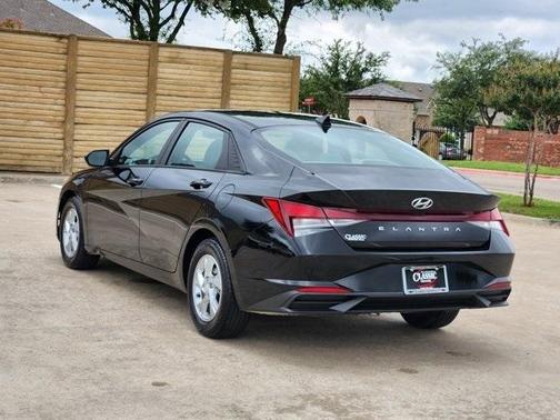 2021 Hyundai ELANTRA SE