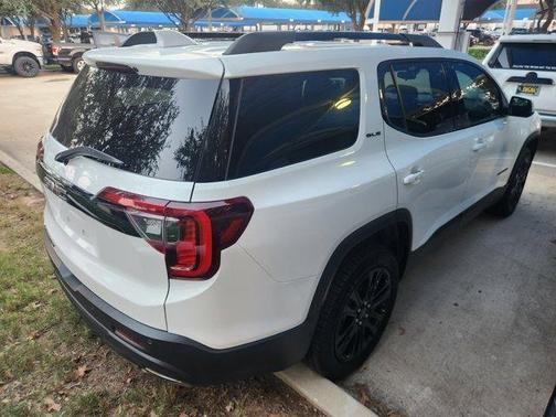 2022 GMC Acadia SLE