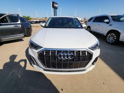 Glacier White Metallic 2024 Audi Q3 45 S line Premium