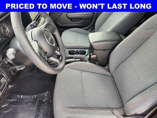 Granite Crystal Clearcoat Metallic 2025 Jeep Wrangler Rubicon
