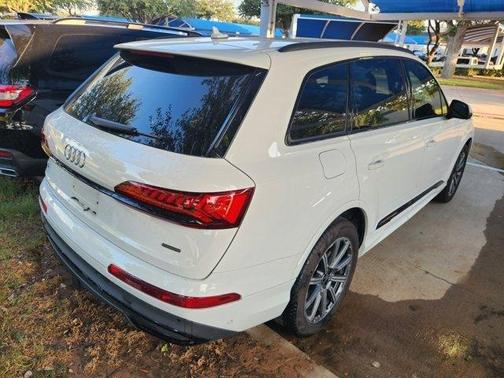 2023 Audi Q7 45 Premium Plus