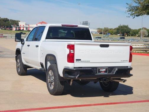 Summit White 2026 Chevrolet Silverado 2500 Custom