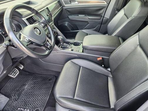 Deep Black Pearl Effect 2018 Volkswagen Atlas 3.6L SEL