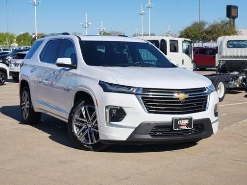Summit White 2022 Chevrolet Traverse High Country