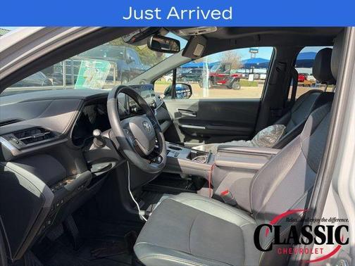 2023 Toyota Sienna Woodland Edition