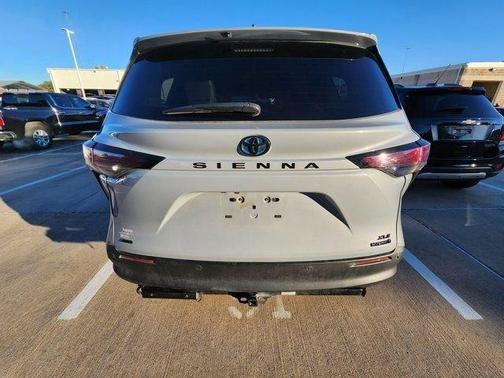 2023 Toyota Sienna Woodland Edition