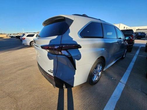 2023 Toyota Sienna Woodland Edition