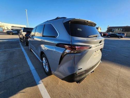 2023 Toyota Sienna Woodland Edition
