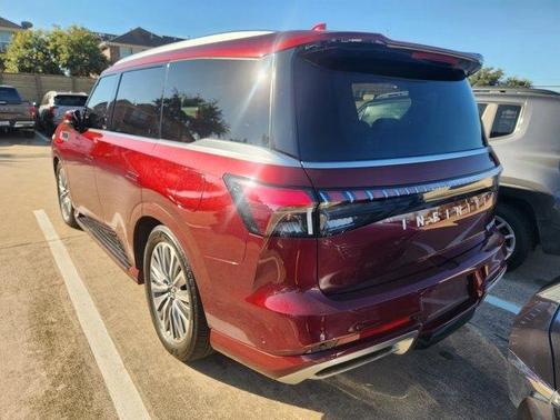 2025 INFINITI QX80 Luxe