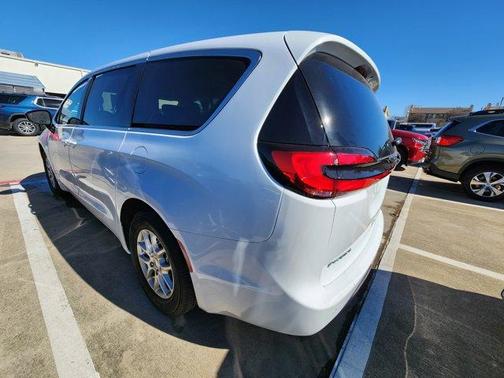 2024 Chrysler Pacifica Touring-L