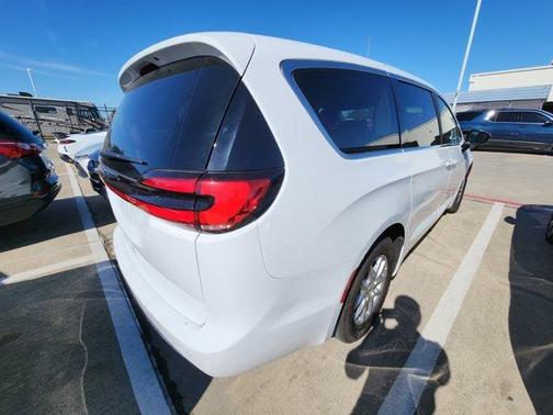 2024 Chrysler Pacifica Touring-L