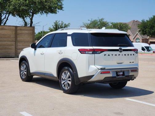 2024 Nissan Pathfinder SL
