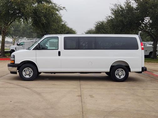 2025 Chevrolet Express 3500 LS