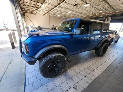 Blue Metallic 2022 Ford Bronco Base