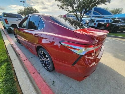 2020 Toyota Camry SE