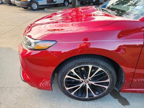 2020 Toyota Camry SE