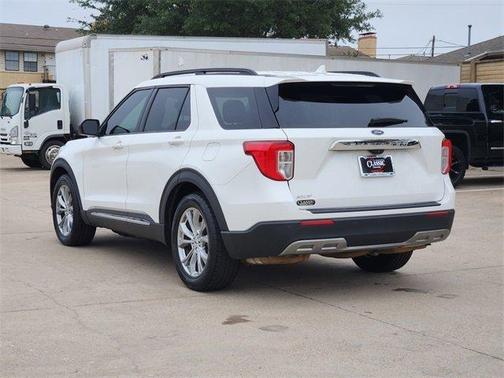 White Metallic 2021 Ford Explorer XLT