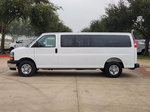 2025 Chevrolet Express 3500 LS
