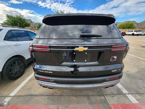 Mosaic Black Metallic 2024 Chevrolet Traverse LT