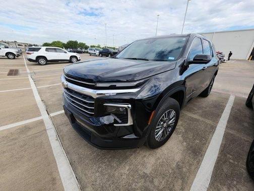 Mosaic Black Metallic 2024 Chevrolet Traverse LT