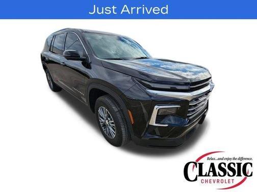 Mosaic Black Metallic 2024 Chevrolet Traverse LT