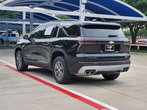 Mosaic Black Metallic 2024 Chevrolet Traverse LT