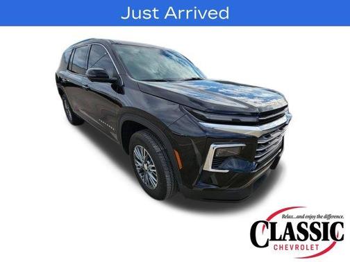 Mosaic Black Metallic 2024 Chevrolet Traverse LT