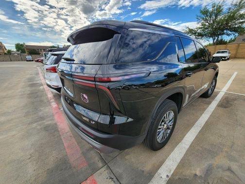 Mosaic Black Metallic 2024 Chevrolet Traverse LT