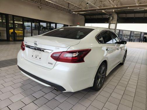 White 2018 Nissan Altima 2.5 SR