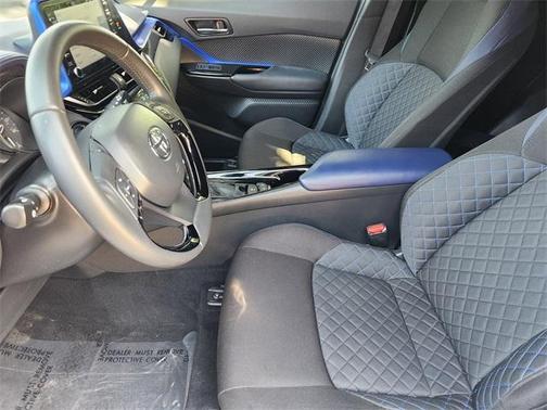 Blizzard Pearl 2021 Toyota C-HR XLE
