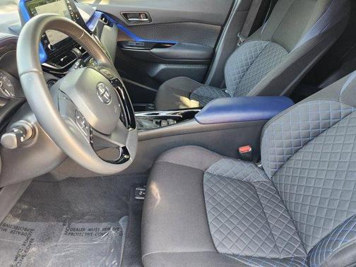 Blizzard Pearl 2021 Toyota C-HR XLE