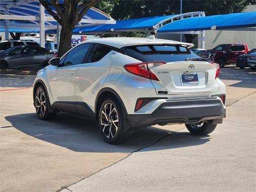 Blizzard Pearl 2021 Toyota C-HR XLE