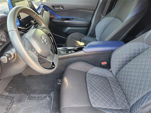 Blizzard Pearl 2021 Toyota C-HR XLE