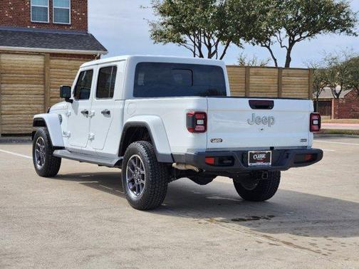 2022 Jeep Gladiator Overland
