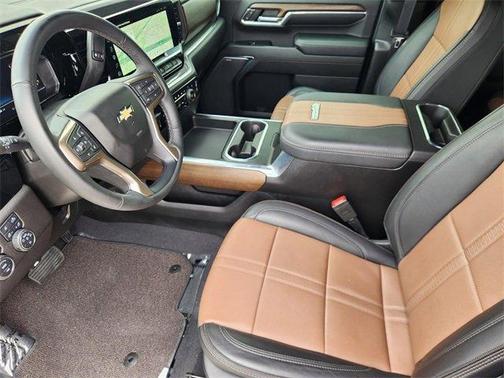 Iridescent Pearl Tricoat 2024 Chevrolet Silverado 2500 High Country