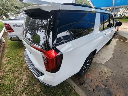 2025 GMC Yukon XL AT4