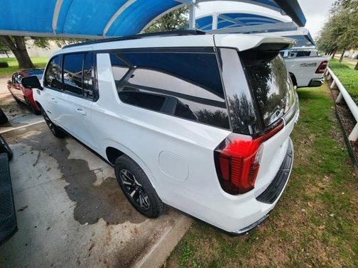 2025 GMC Yukon XL AT4