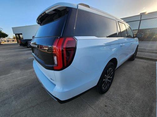 Oxford White 2025 Ford Expedition Max Platinum