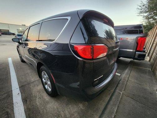 2017 Chrysler Pacifica LX