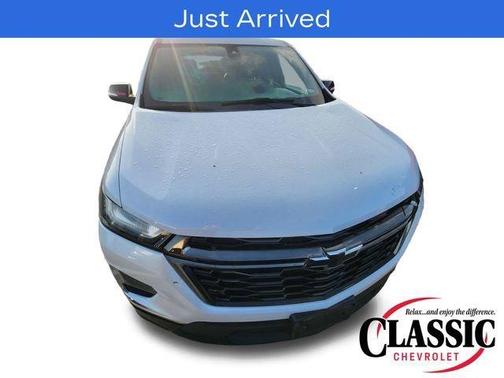 Iridescent Pearl Tricoat 2023 Chevrolet Traverse Premier