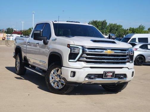 Iridescent Pearl Tricoat 2024 Chevrolet Silverado 2500 High Country